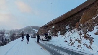 女游客被困悬崖，男子飞无人机送暖宝宝后“炸机”，当地文旅局：将承担损失并表彰