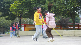 廣州：全市小學(xué)課間10分鐘調(diào)整為15分鐘，鼓勵(lì)每天1節(jié)體育課