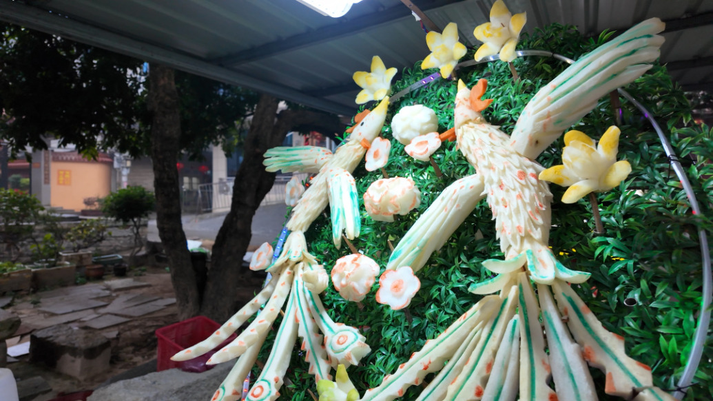 萝卜雕出龙飞凤舞,莆田枫亭用“菜头灯”讨个好彩头