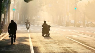 中央氣象臺繼續發布大霧黃色預警，滬浙等地局地有強濃霧