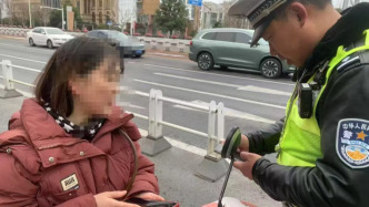 未戴头盔还闯红灯？上海用无人机抓拍喊话严查非机动车交通违法