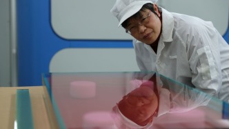 “完美”的大尺寸釹玻璃什么樣？這名女科學家曾攻克世界級難題