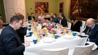 歐盟召開(kāi)臨時(shí)外長(zhǎng)會(huì)：將繼續(xù)援烏并加強(qiáng)歐盟自身防御