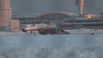 風吹雪天氣是“罪魁”？美客機著陸翻覆事故原因仍在調查中