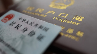 上海首批有效期20年二代身份证今年陆续到期，70万人已换证