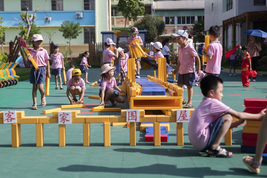 武平县要求小学、幼儿园加强客家话课程建设，并倡议家长配合