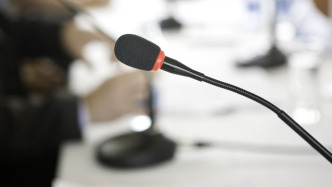 湖南沅陵一艘油污垃圾回收船与客船相撞，已致2人遇难