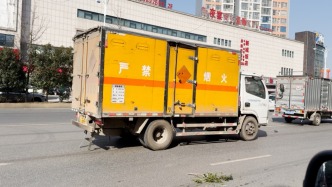 影子暗訪｜從業者稱與物流公司私下協商，普通貨車也能運煙花