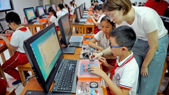 六年內普及中小學AI教育，意味著什么？｜有數