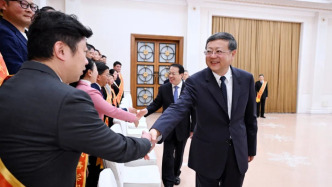 上海市民政会议举行，陈吉宁龚正会见这些先进集体、个人和表彰对象