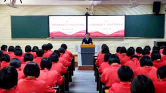 華坪縣委書記在華坪女高講思政課：希望大家深切感受張桂梅老師澆灌出的希望之光