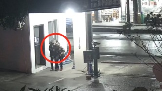 女子骑电动车肇事后假装好心人将伤者送医，民警出示证据戳破谎言