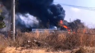 湖北漢川市馬口鎮廠房發生火災黑煙沖天，消防回應火已撲滅