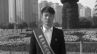 终年39岁！“菜刀哥”李坤朋去世，曾在暴雨中拿刀救人