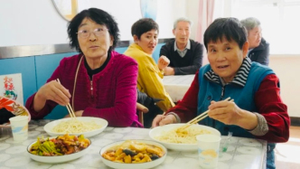 哈巴河縣用“便民通道”點亮美好生活