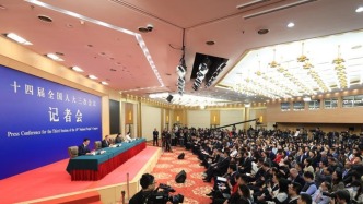 兩會外長會丨王毅：美方不應以怨報德，更不能無端加稅