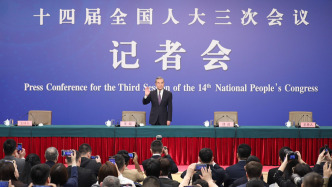 兩會外長會·特寫｜AI、熱點沖突，外媒記者關心啥話題？我和他們聊了聊