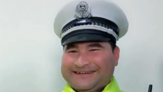 “馕言文”交警談大火出圈：在路上被認(rèn)出，我就趁機(jī)再宣傳一下交規(guī)