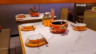 315维权丨餐饮店无收费提示收取餐位费每人2元，被没收违法所得26048元