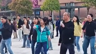 校園版“熱辣滾燙”！副校長帶著師生跳瘦身燃脂操