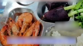 武漢一大學食堂推出減脂餐單品僅需2元至8元，還可自由搭配