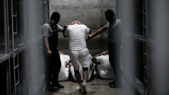 為驅(qū)逐黑幫與法官“斗法”，特朗普引用的18世紀(jì)法律是什么