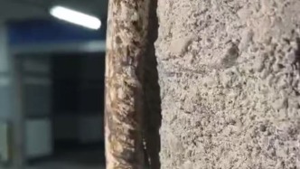 綿竹一小區地下室承重柱混凝土一掰就掉？鑒定：存在嚴重質量缺陷