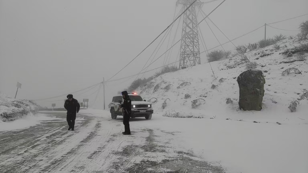 云南昭通发布暴雪Ⅳ级预警，局部区域将出现10毫米以上暴雪