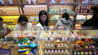 國家發改委副主任：促消費文件首提穩股市、穩樓市，努力讓老百姓消費底氣更足、預期更穩、信心更強