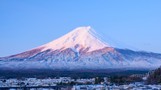 日本靜岡縣擬向富士山登山客收取每人4000日元登山費