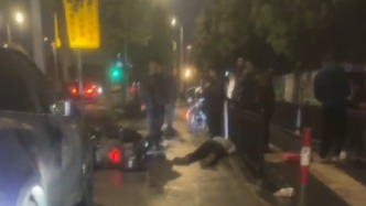 41歲女騎手送外賣遭遇“開門殺”，轎車乘客：交保險公司處理