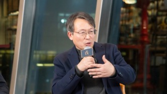 一次超低空飛行，李洱貼地觀察文學現(xiàn)場
