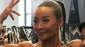 55岁阿姨夺健身健美赛冠军：每周锻炼五六天，体脂率常年不超过15%
