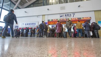 清明小長假首日火車票今開搶，假期出入境機(jī)票預(yù)訂量增超兩成