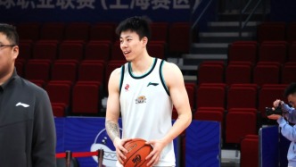 張鎮(zhèn)麟談胯部傷?。呵闆r不樂觀每場都會疼，但會繼續(xù)堅持