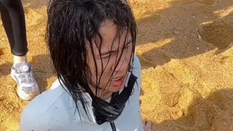 海邊勇救落水小女孩的“白衣小哥”，入選“中國好人榜”候選人