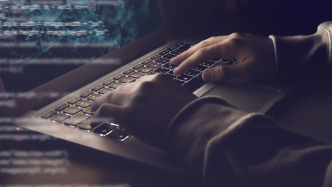 中國網絡安全產業聯盟發布報告：美無差別攻擊全球手機用戶