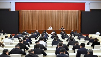 圍繞深入貫徹中央八項規定精神學習教育，上海市委中心組學習會聽取專題輔導報告
