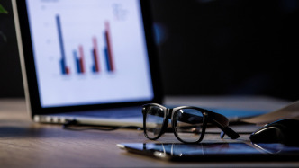 中青报：经常下班开会、无效忙碌，如何拒绝“表演式加班”？