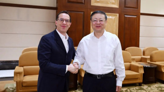 陳吉寧會見法國歐萊雅集團首席執行官葉鴻慕