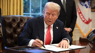 特朗普對健康醫療“揮刀”：衛生部裁員1萬人，放棄數十項大流行病研究