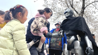 當人形機器人走進顧村公園“打工”，風頭蓋過櫻花了嗎？