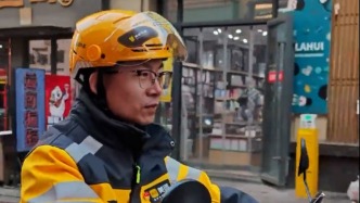 新疆自治區(qū)黨委社會(huì)工作部處級(jí)干部、科室負(fù)責(zé)人“上崗”體驗(yàn)送餐