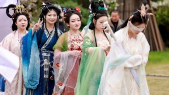 傳統服飾如何破圈？顧村公園櫻花樹下走來古裝達人