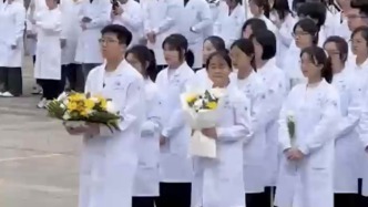 清明節(jié)前夕，重慶醫(yī)科大學(xué)醫(yī)學(xué)生緬懷紀(jì)念“大體老師”