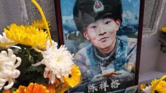 清明前夕，陳紅軍、陳祥榕、肖思遠、王焯冉烈士墓前再次擺滿鮮花