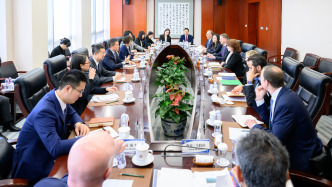 中聯(lián)部副部長(zhǎng)陸慷會(huì)見(jiàn)美國(guó)布魯金斯學(xué)會(huì)代表團(tuán)