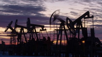 OPEC+增產和特朗普關稅齊襲，雙重暴擊令國際油價大跌不止