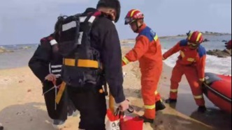 夫妻蜜月旅行被困小島，消防利用沖鋒舟救援