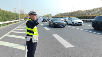 返滬高峰已至，G40長(zhǎng)江大橋車流高峰預(yù)計(jì)持續(xù)至明日凌晨